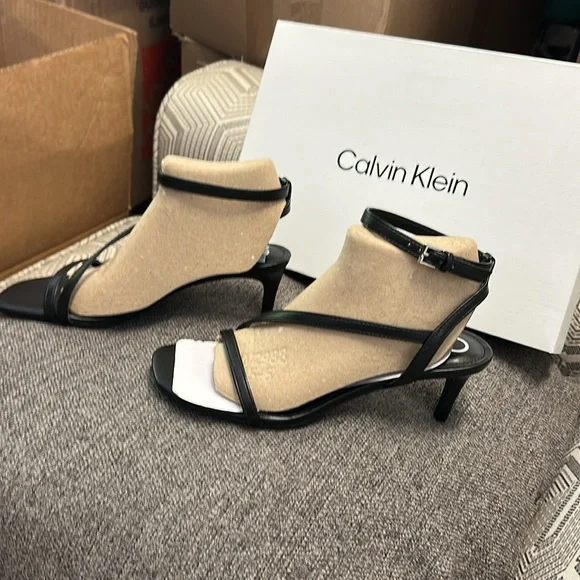 NIB CALVIN KLEIN BLACK IRYNA SANDALS - Picture 4 of 5